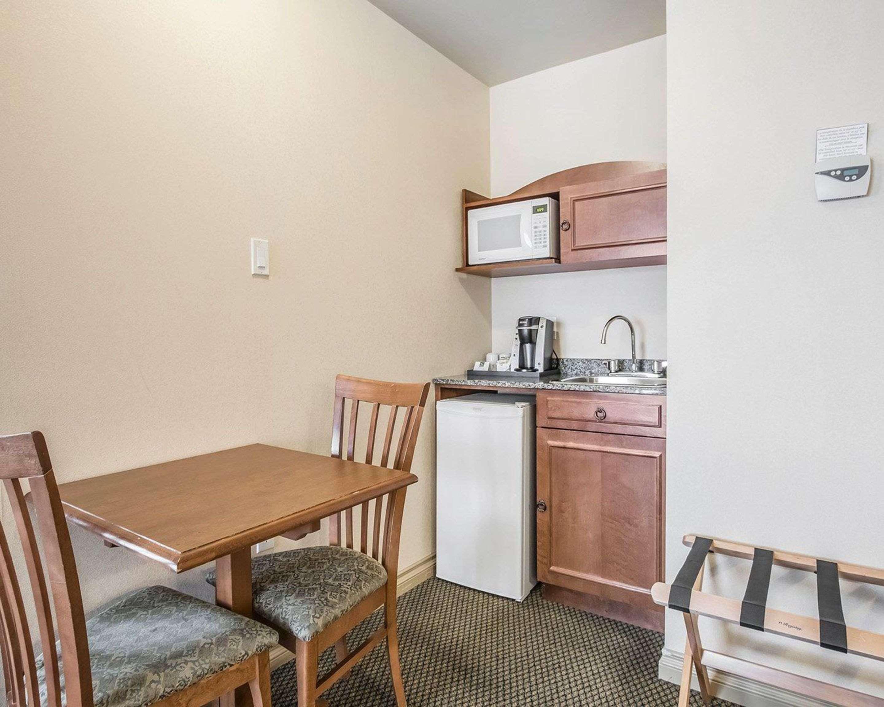 Quality Suites Drummondville Kültér fotó